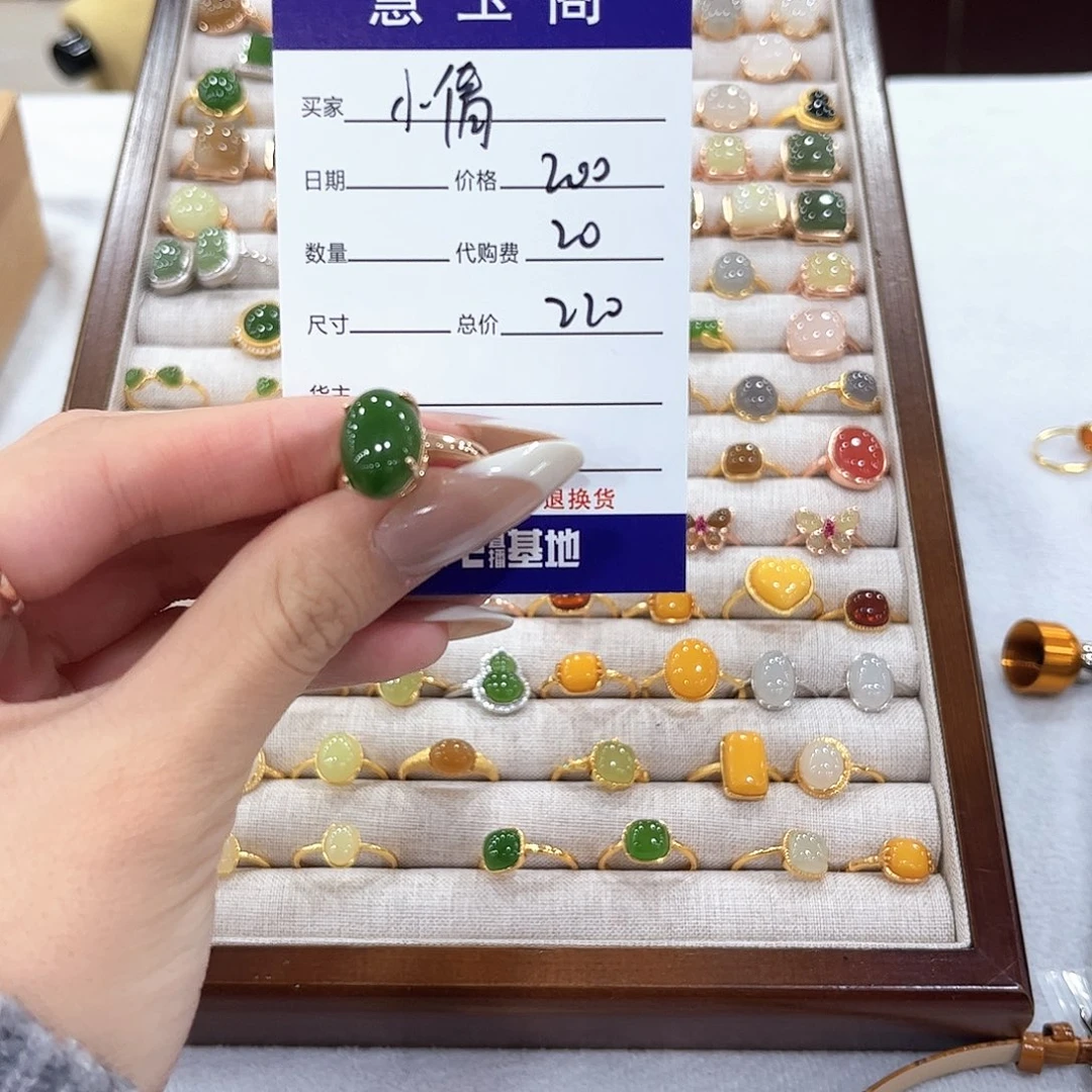 小***：和田玉未镶嵌耳饰