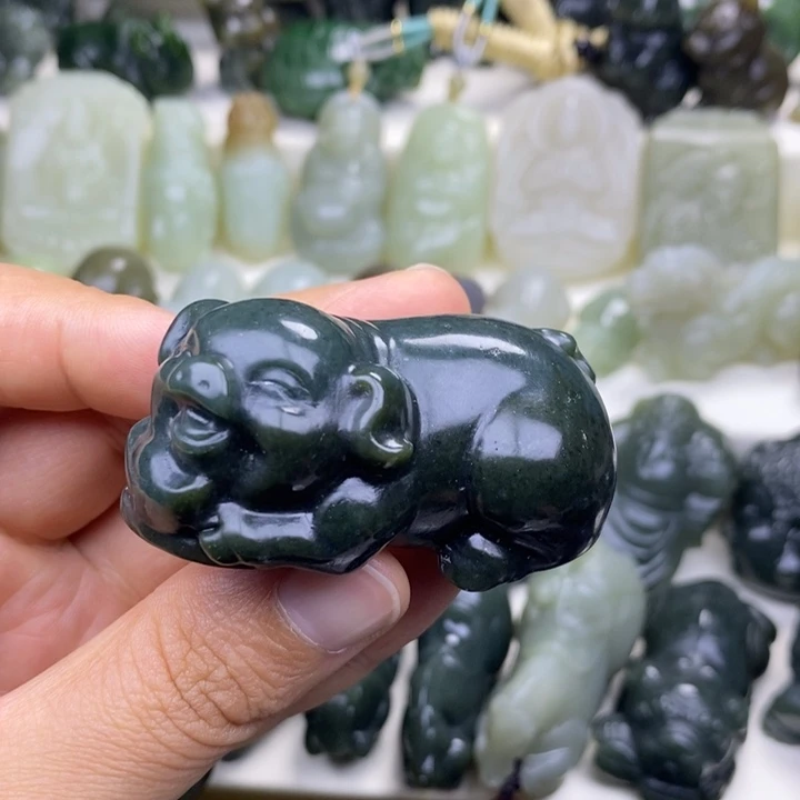 和田玉未镶嵌颈饰