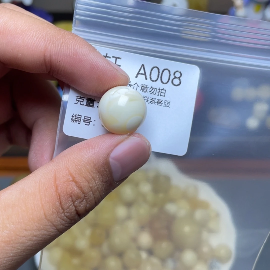 未镶嵌琥珀珠宝奇石