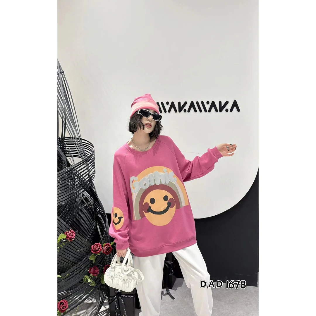 季公子大码2025春季新款《彩虹妹》笑脸卫衣1678