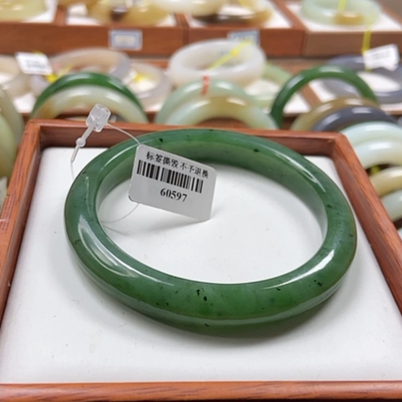 【闪购商品】和田玉手镯未镶嵌58.7微瑕