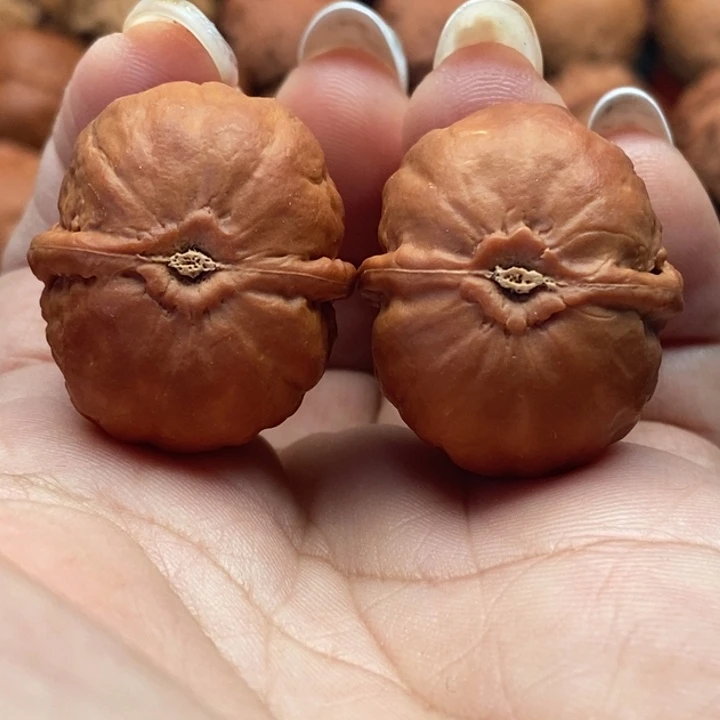 核桃精品文玩核桃手捻玉枕元宝