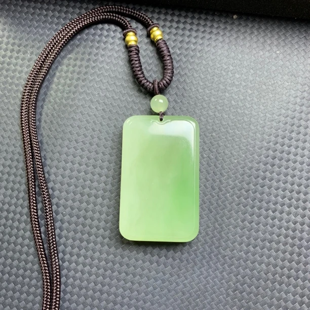 和田玉翠青无事牌吊坠