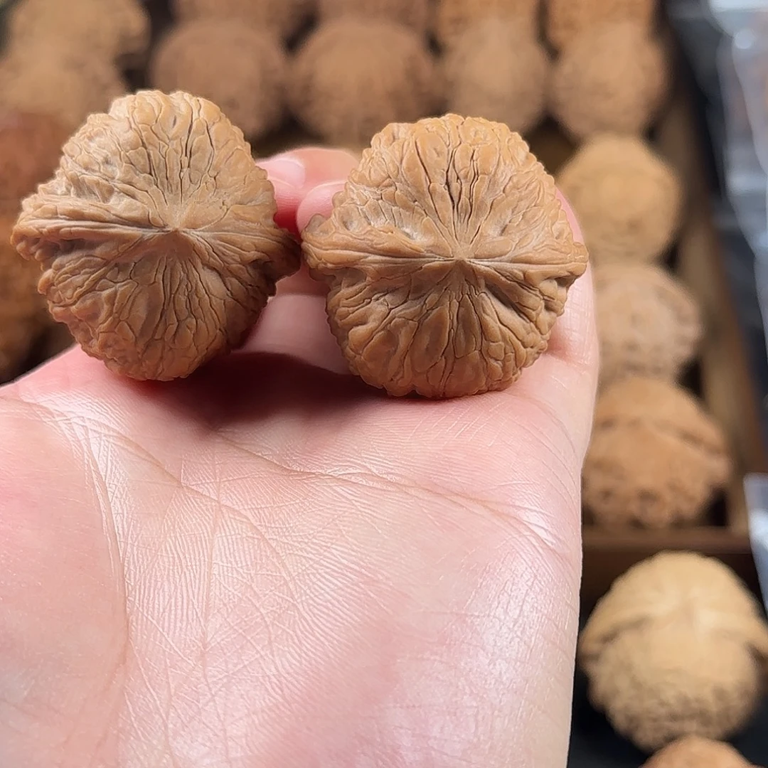 文玩核桃把件绣球