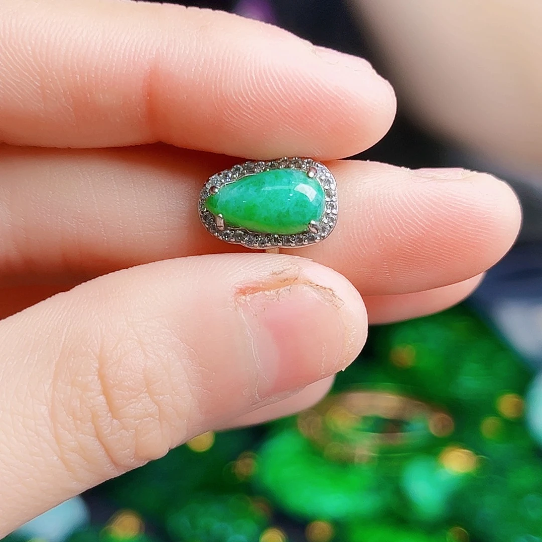 颈饰未镶嵌翡翠多样性