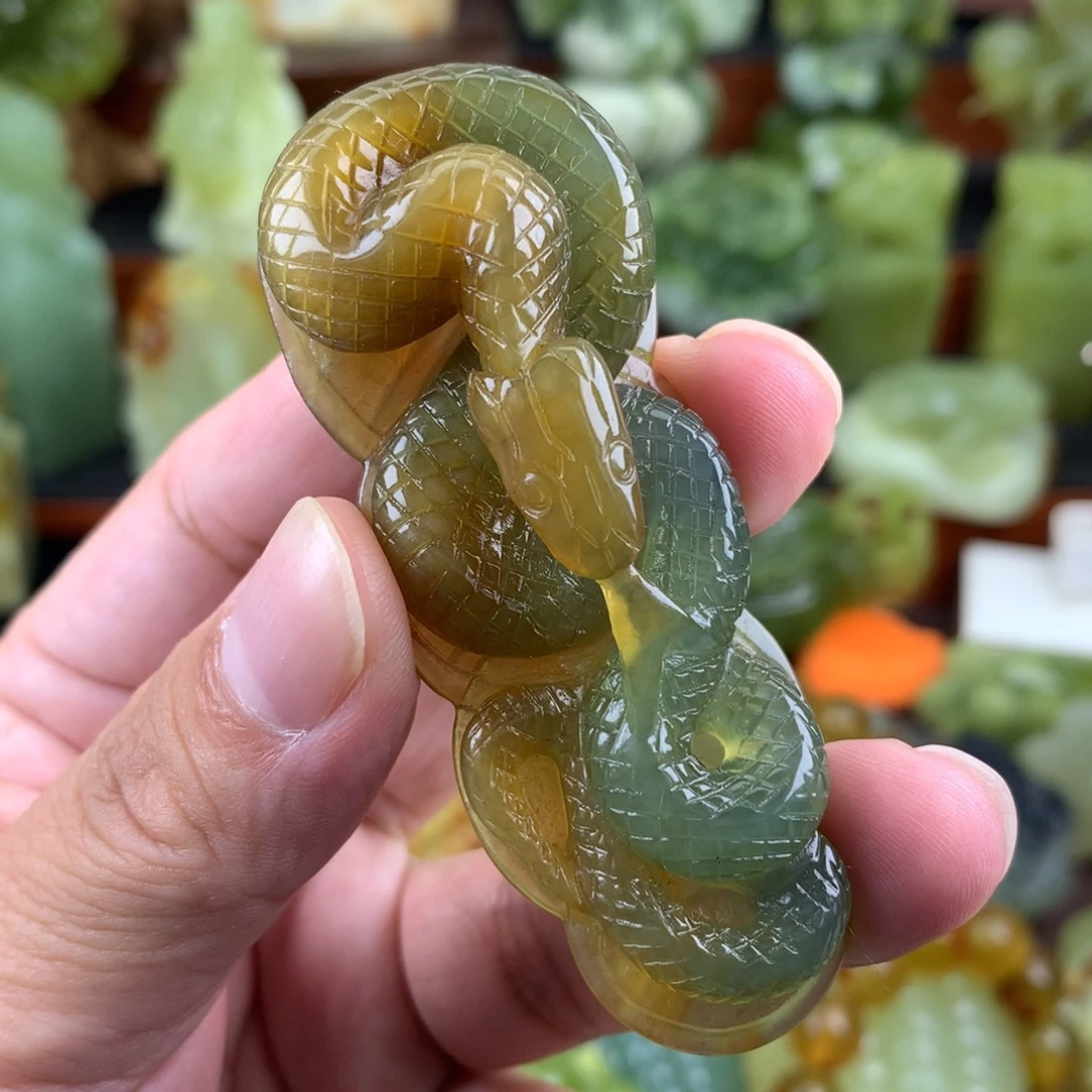 岫玉未镶嵌挂件吊坠