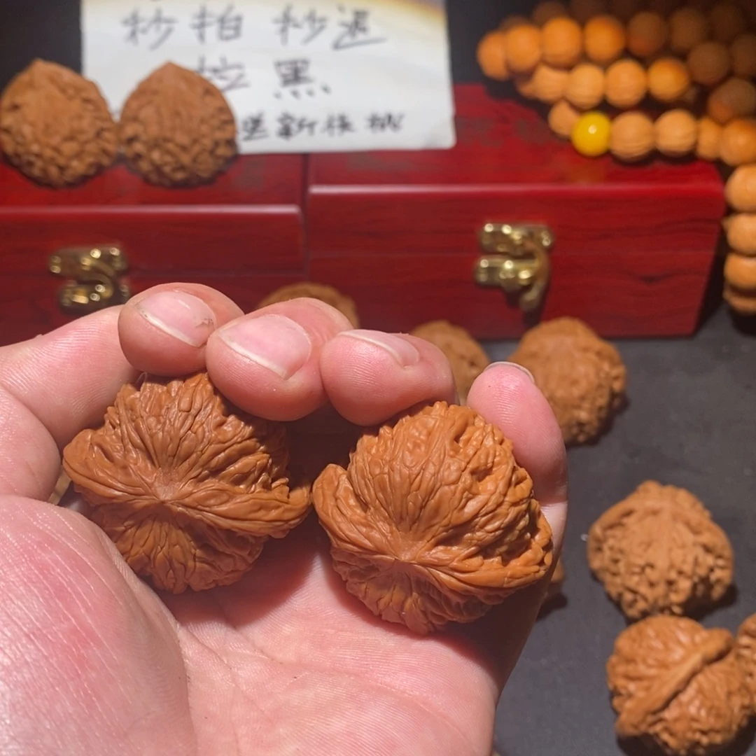 文玩核桃把件拿****。磨盘