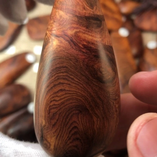 黄花梨/降香黄檀海南黄花梨留疤花小吊坠一个