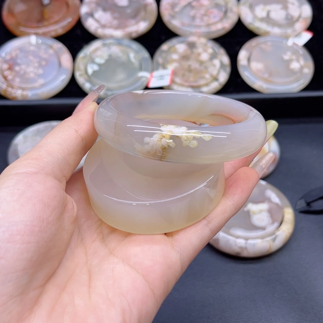 玛瑙/玉髓手镯未镶嵌61