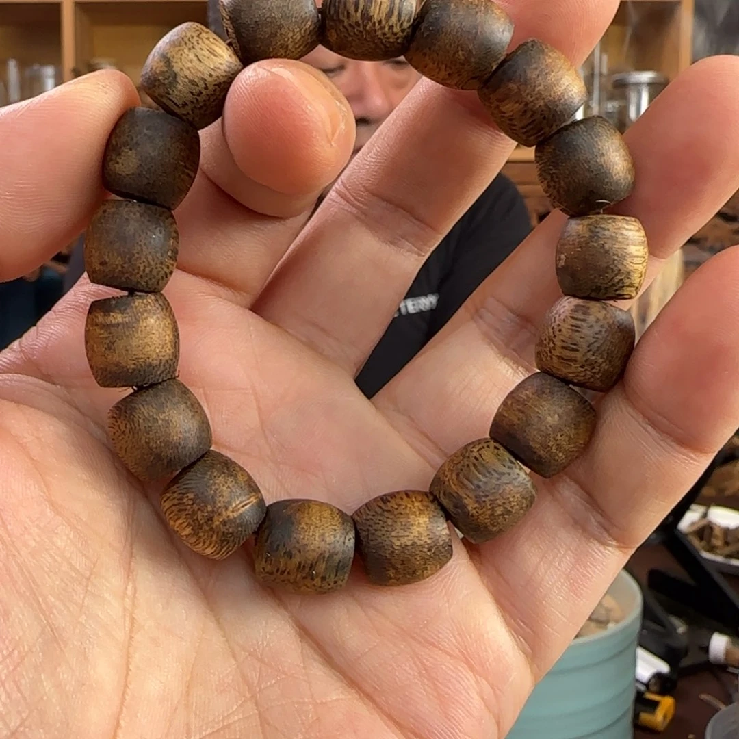 手串沉香奇楠乌身圆叶1.2鼓珠