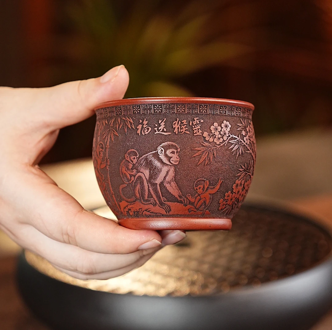 084宜兴原矿龙血砂手工刻灵猴送福紫砂主人杯精美品茗茶杯大号