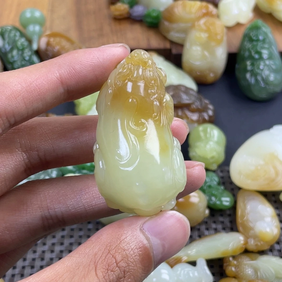 颈饰未镶嵌和田玉默*～