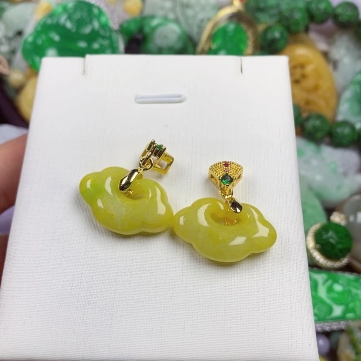 翡翠未镶嵌吊坠(赠链)