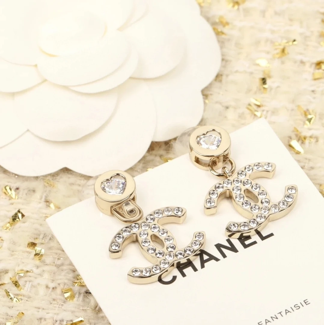 全新未使用 Chanel/香奈儿 耳环气质时尚经典金色爱心