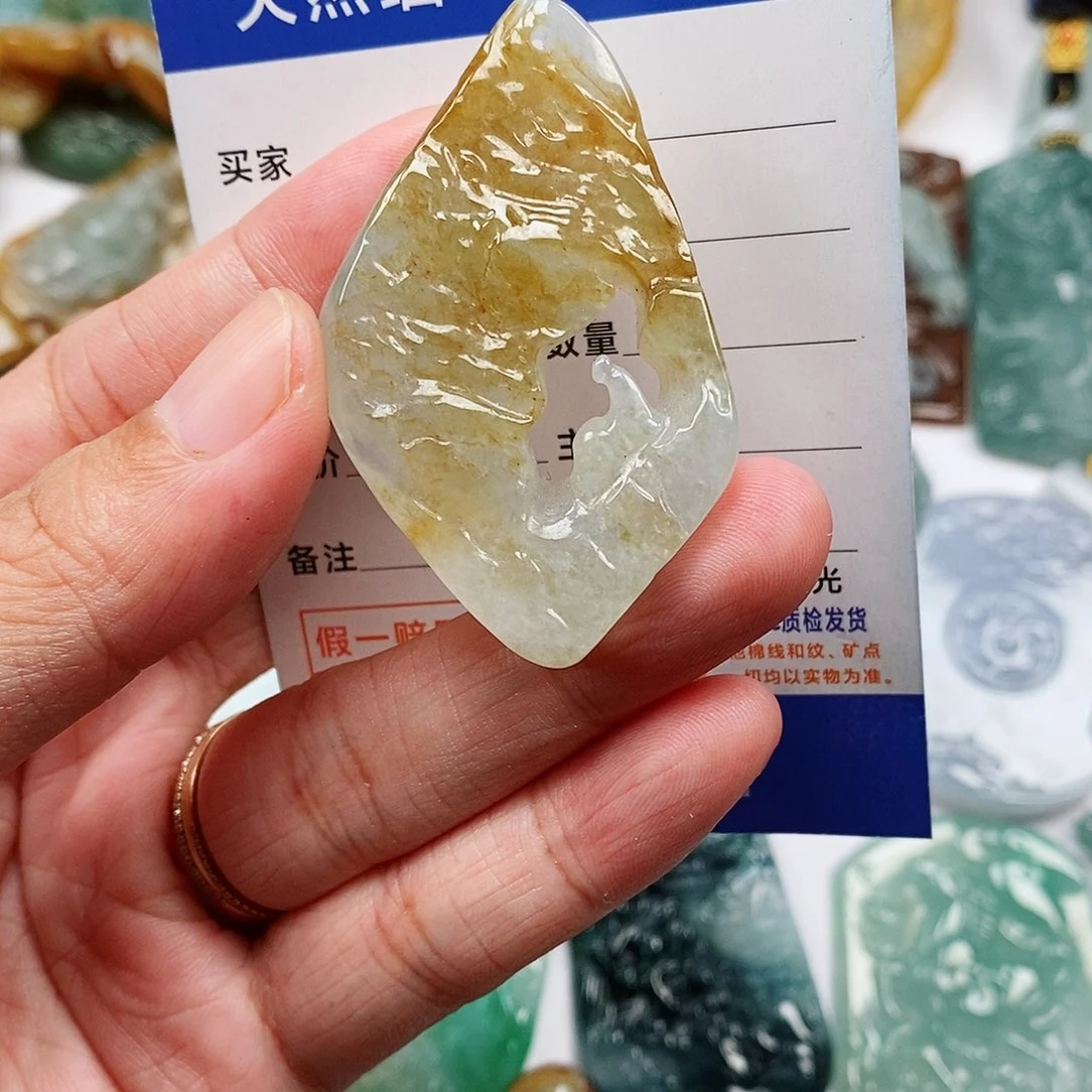 翡翠未镶嵌颈饰悟道