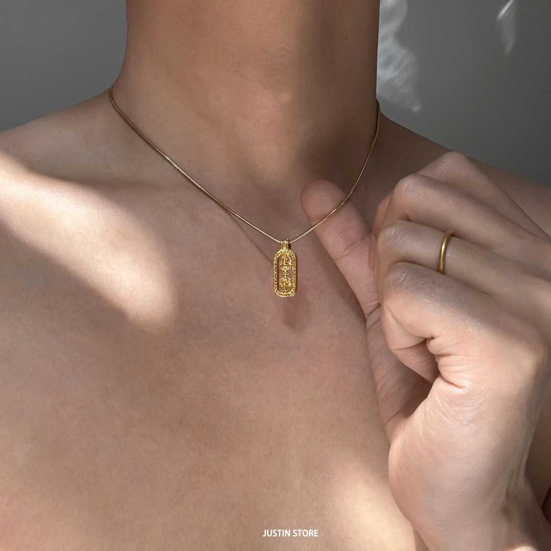 钛钢项链 可转动坠链气质轻奢时尚复古款金色镶嵌高级感男女配饰