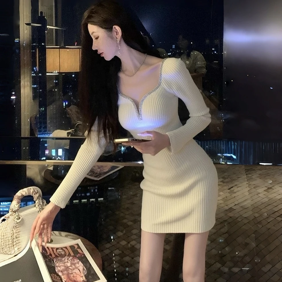 CJJ9206法式V领气质修身针织连衣裙女秋冬修身漂亮绝美内搭打底裙