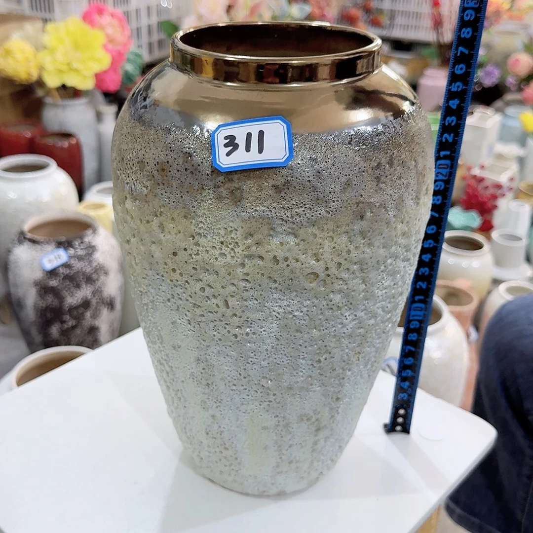 311号陶瓷高29厘米微瑕一个