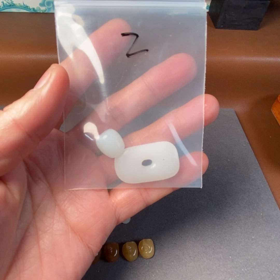 长***e和田玉未镶嵌挂件