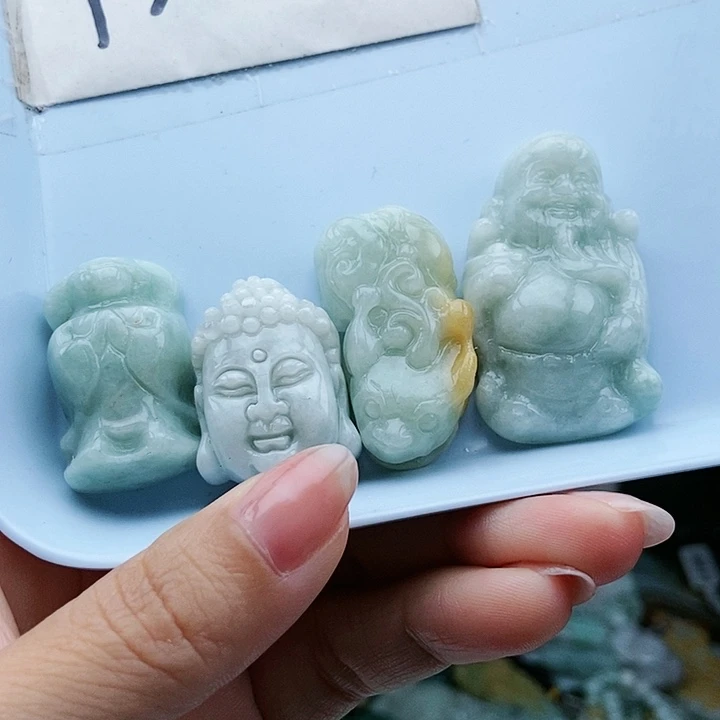 颈饰足铂镶嵌翡翠翡翠