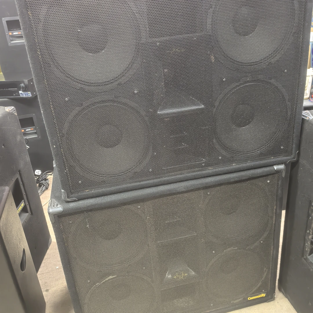 8新  以下，C牌12寸音箱一对。手挽生锈。不包邮