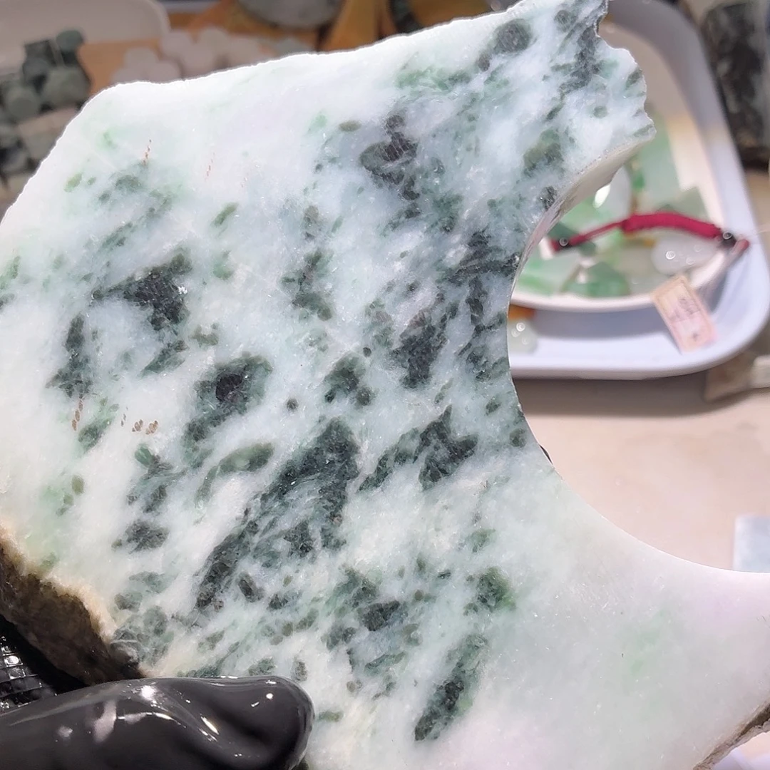 翡翠未镶嵌颈饰边角料