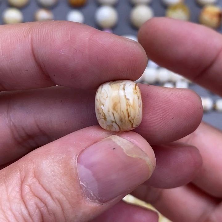 蜜蜡裸石未镶嵌神**云