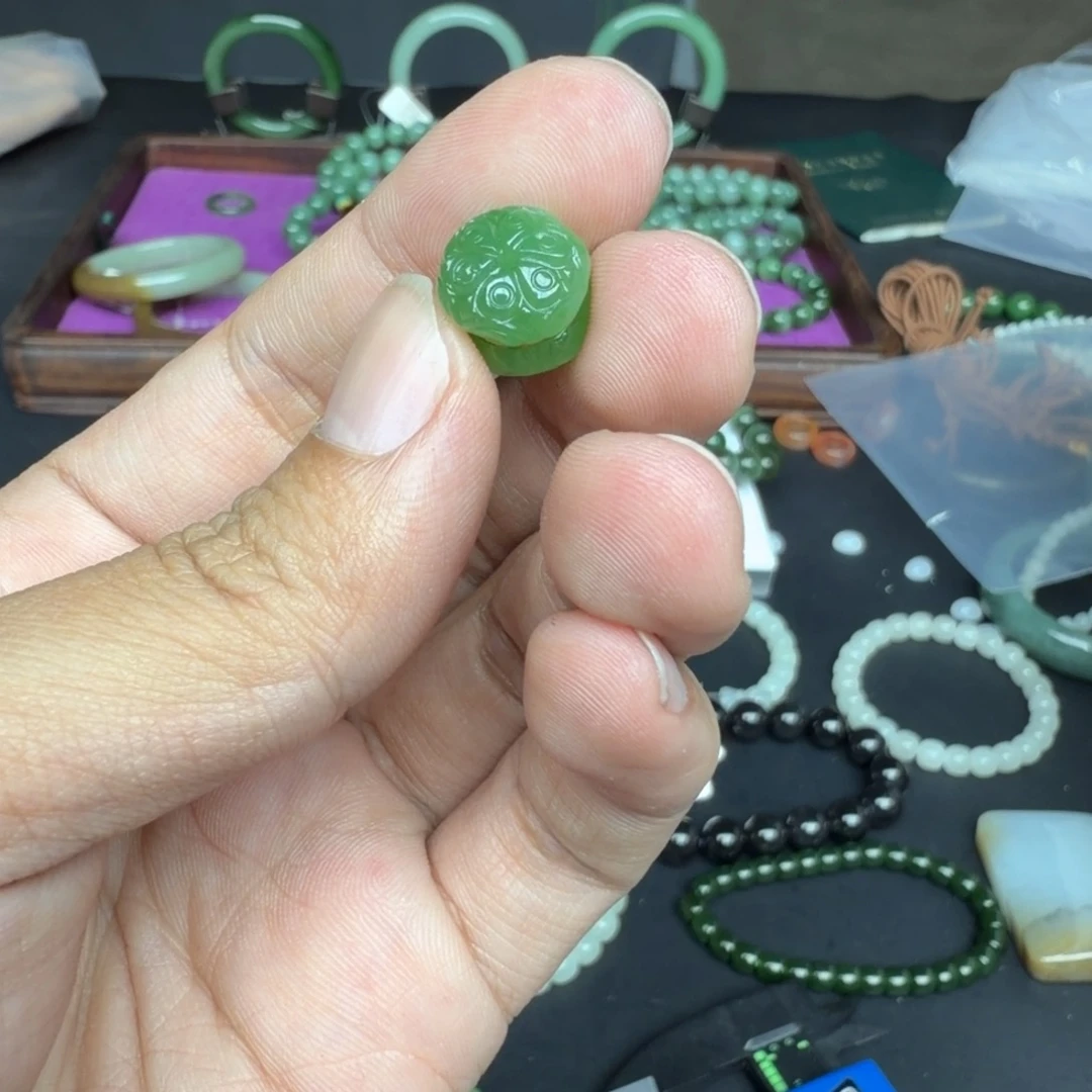 和田玉未镶嵌车挂