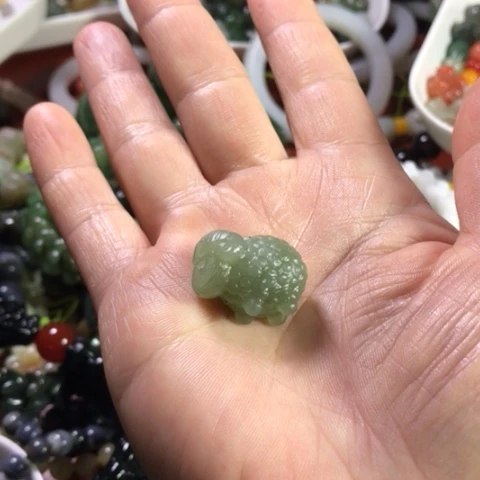 颈饰未镶嵌和田玉锦*?