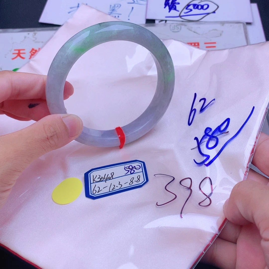 翡翠手镯未镶嵌翡翠