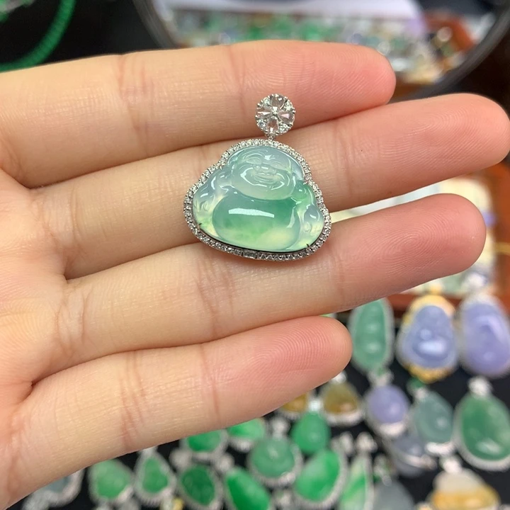 翡翠18K金镶嵌颈饰翡翠