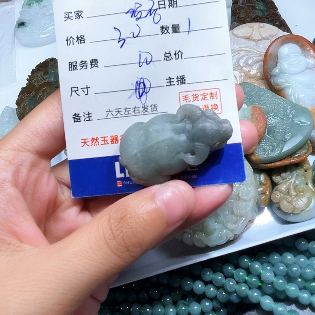 饭***？翡翠未镶嵌颈饰这