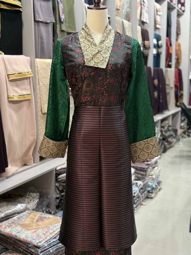 藏式复古民族风博拉裙女士长款传统藏装锦缎提花设计藏服连衣裙