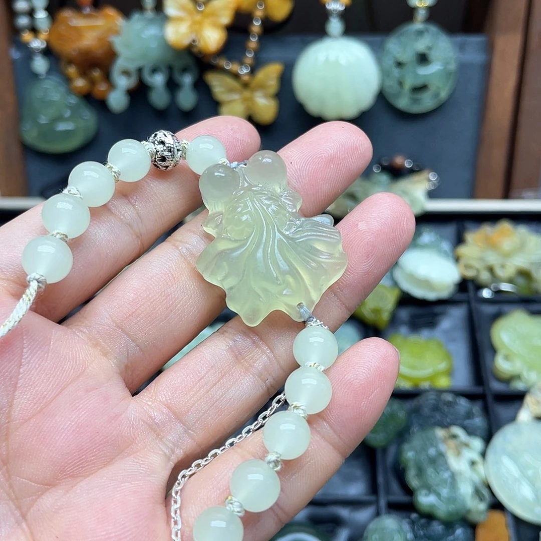 未镶嵌蛇纹石玉颈饰