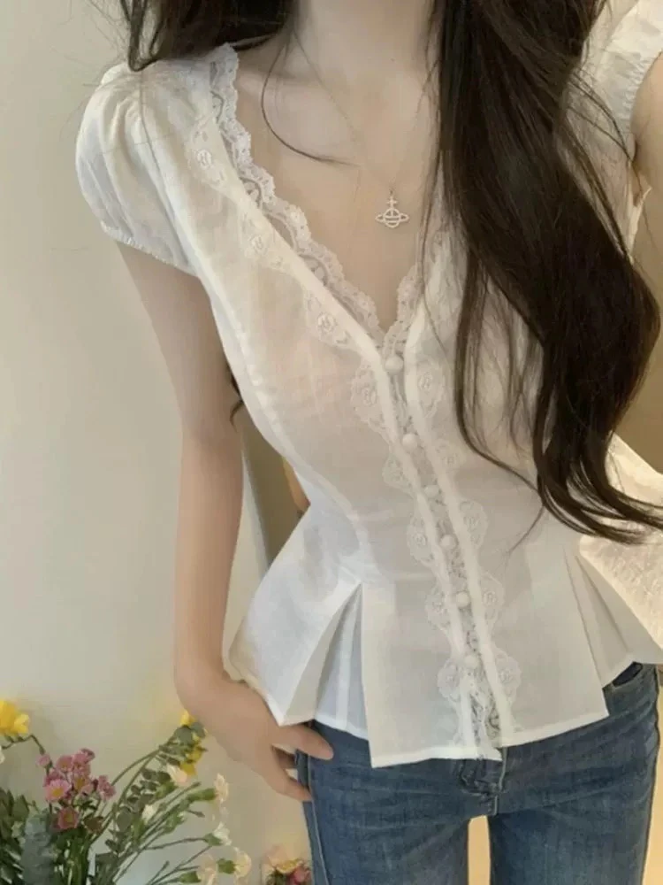【清货】法式蕾丝花边V领短袖衬衫女装夏季修身显瘦收腰短款上衣