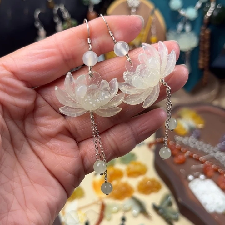 蛇纹石玉未镶嵌耳饰