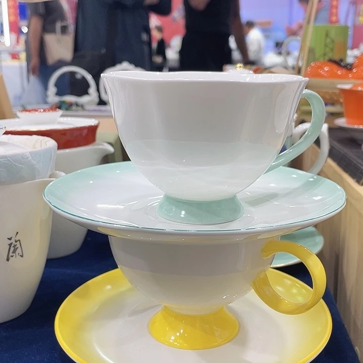 渐变手拍色咖啡杯碟