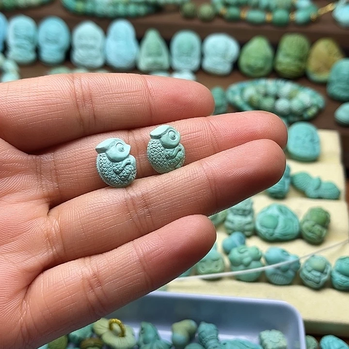 绿松石未镶嵌颈饰