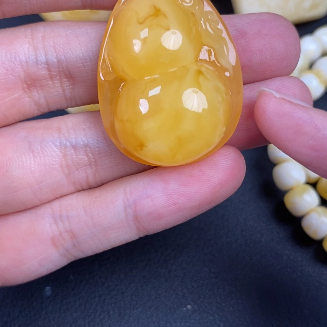 未镶嵌琥珀裸石胶皮料38