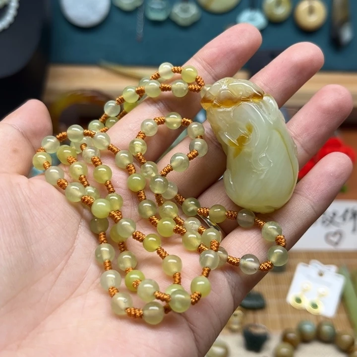 蛇纹石玉未镶嵌颈饰