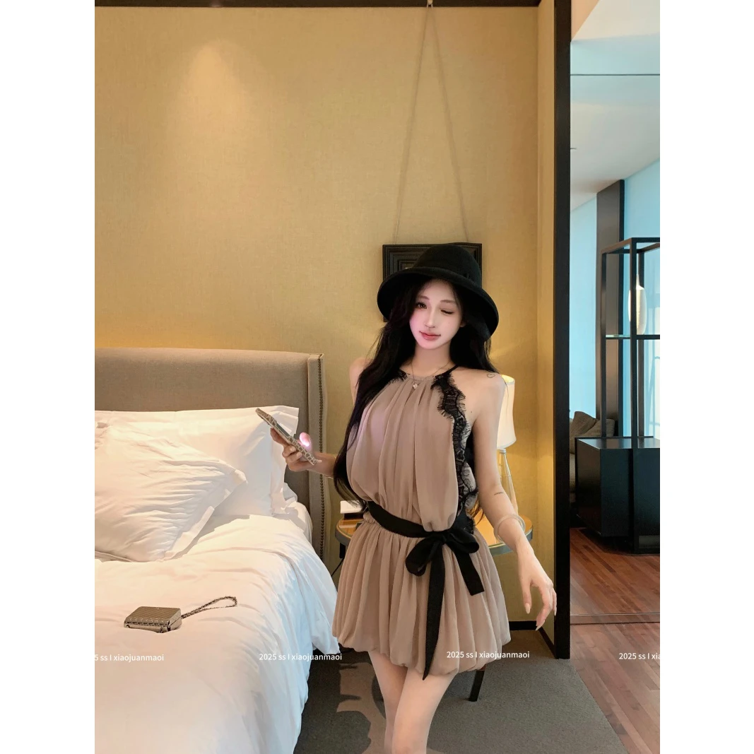 蕾丝拼接挂脖连衣裙女夏季纯欲气质花苞裙子辣妹性感收腰a字短裙