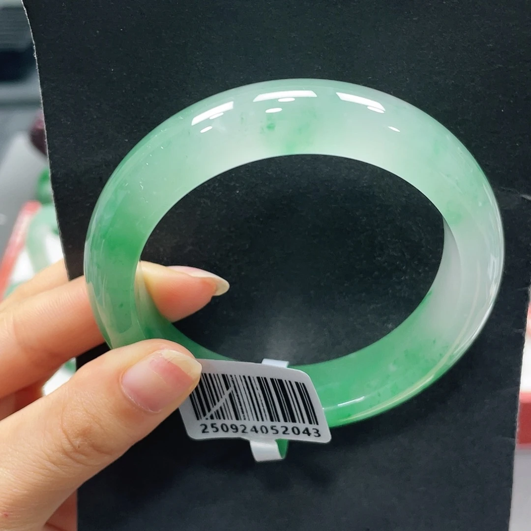 石英质玉（非洲翠）未镶嵌手镯