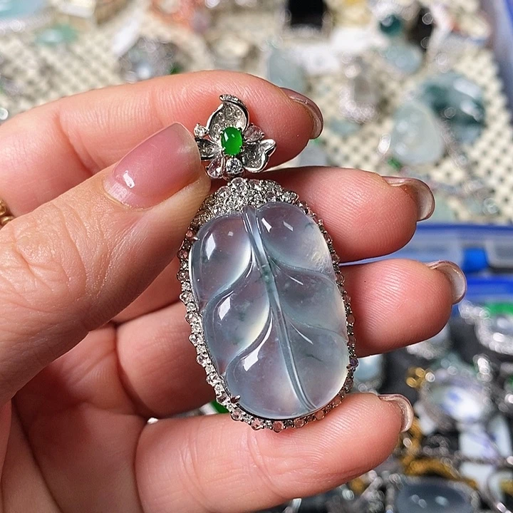 翡翠颈饰18K金镶嵌叶子