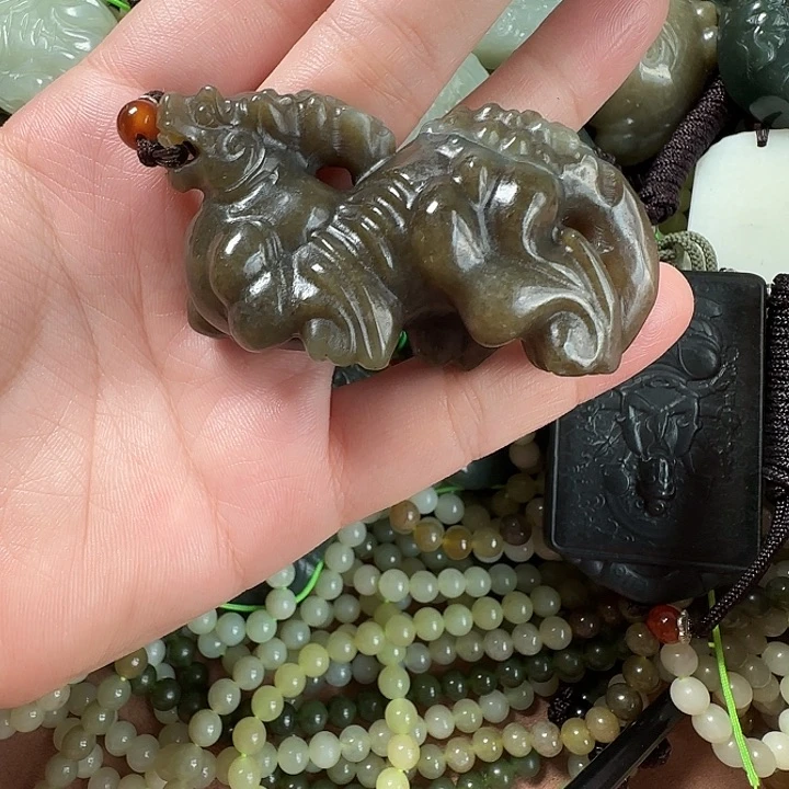 和田玉未镶嵌颈饰