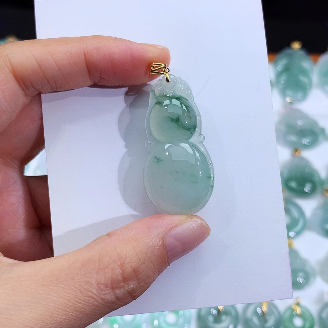 翡翠18K金镶嵌颈饰翡翠吊坠