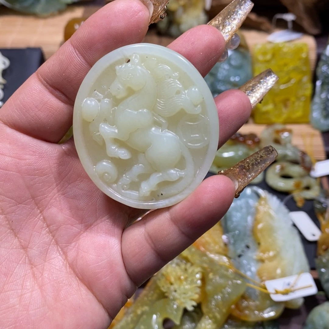 蛇纹石玉颈饰未镶嵌