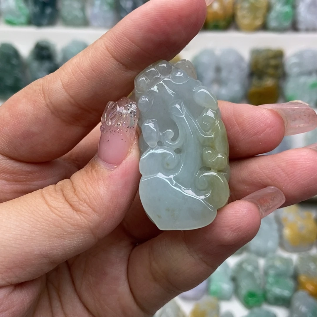 翡翠未镶嵌吊坠(赠链)口含珠