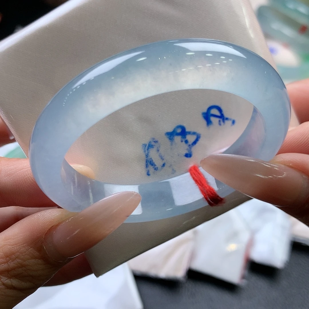 翡翠未镶嵌手镯52.8贵妃