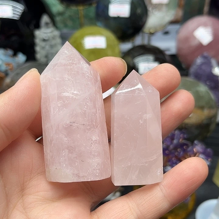 水晶珠宝半成品未镶嵌108克粉水晶柱