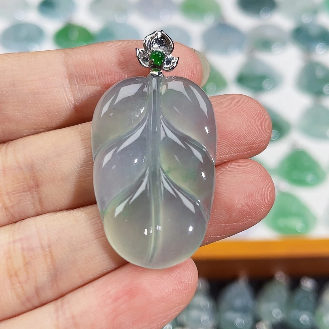 翡翠18K金镶嵌颈饰吊坠